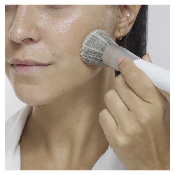 Beter Brocha Kabuki para maquillaje fluido nº82